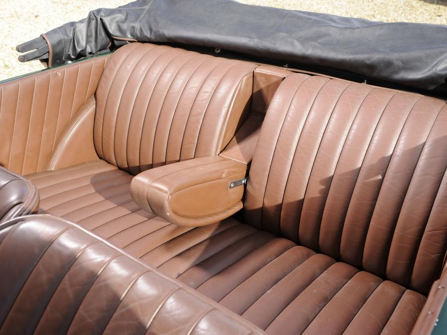 Интерьер Bentley 3&frac12;-Litre Open Tourer 1934 года  (фото 10 из 11)
